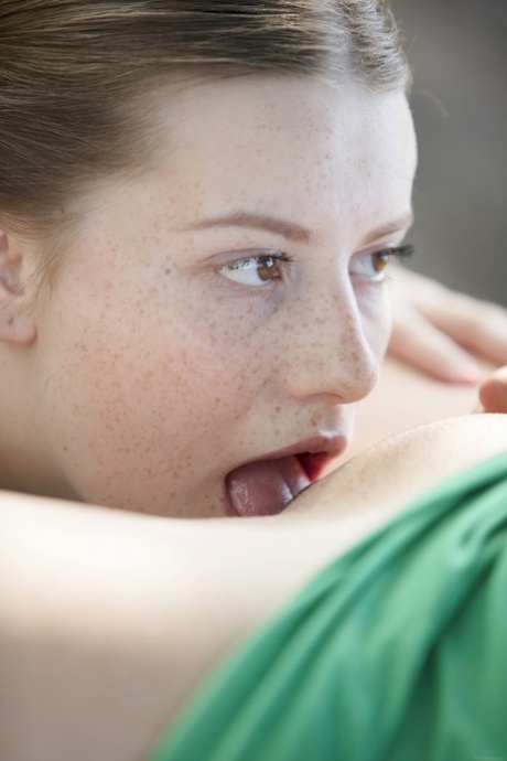freckles top photo