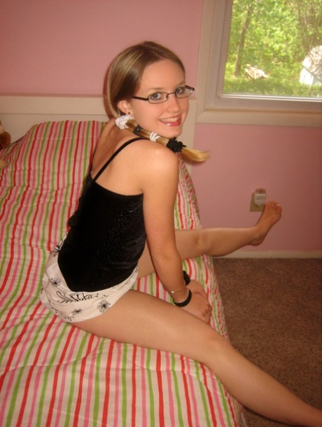 petite brunette beautiful xxx gallery