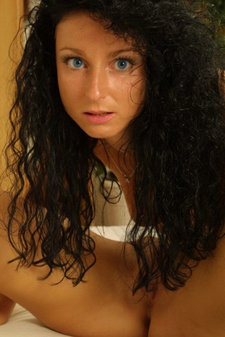 sexy brunette porn gallery