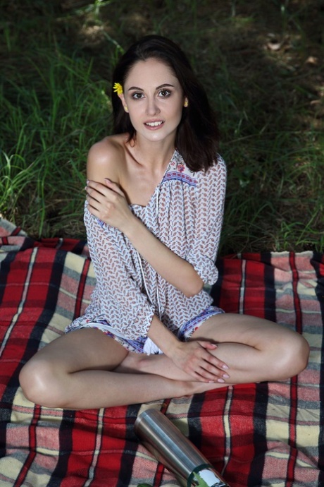 skinny mom top pics