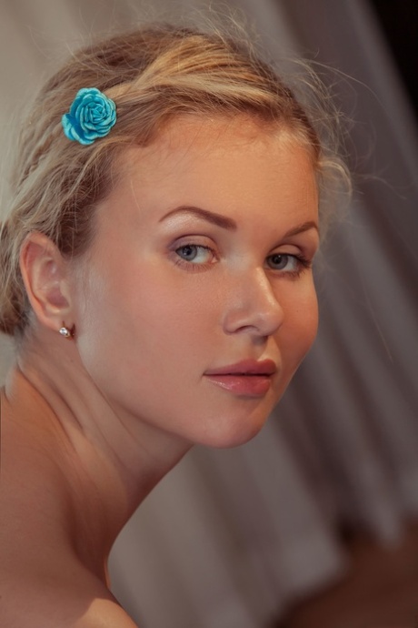 Caroline Abel nice actress image