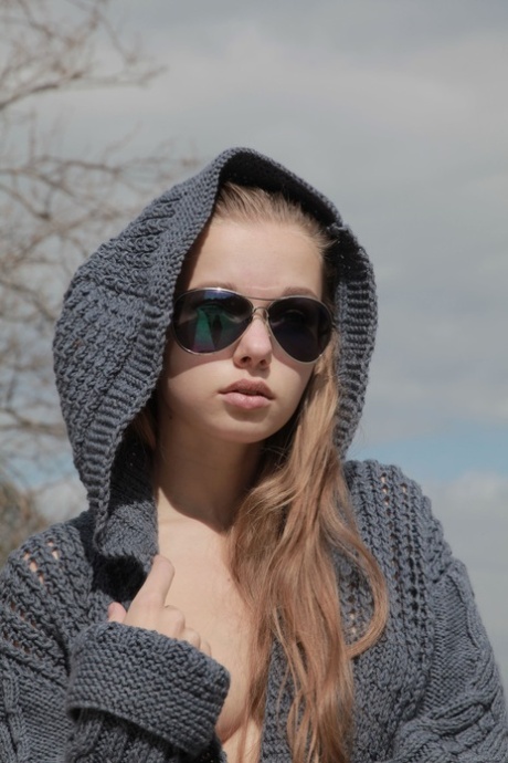 teen glasses sexy pics