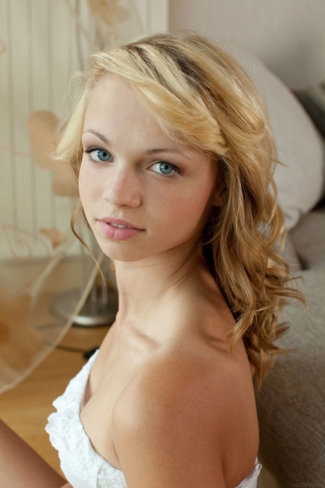 curly blonde nudes image