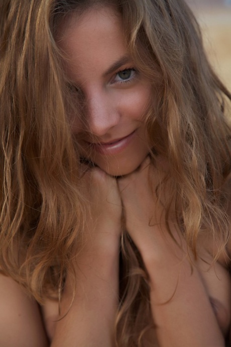 beautiful brunette free naked image