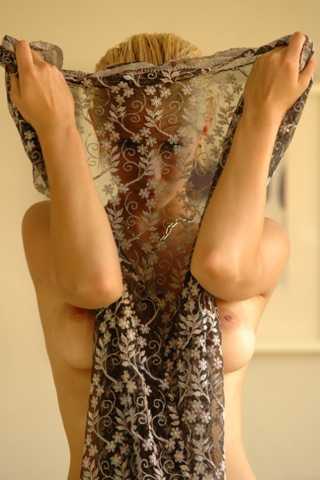 Zara Amara model nude pics