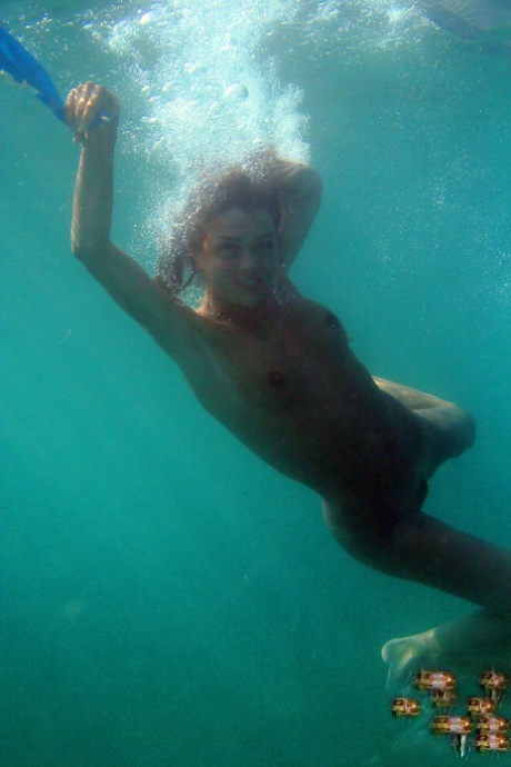 underwater hot naked pic