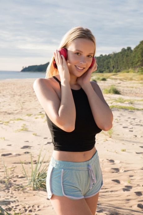 tight shorts sexy img