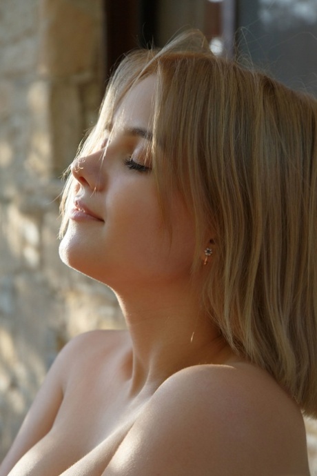 pretty face nude pics
