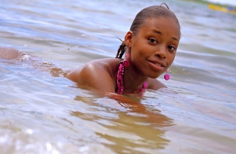 wet ebony hot nude pictures