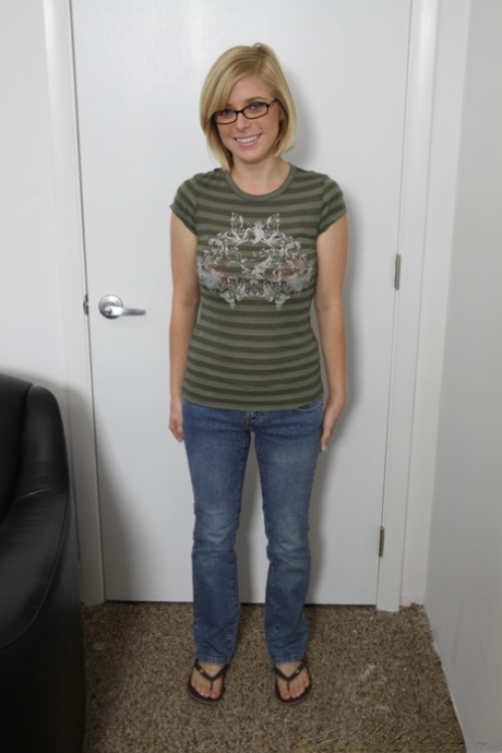 nerdy milf hd photo