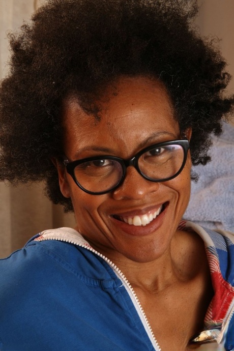 mature ebony pussy hd image