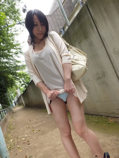 asian housewife pornographic photos