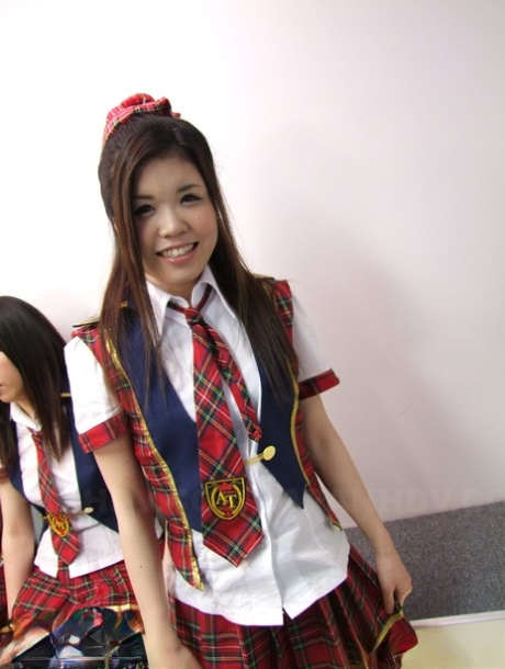 asian schoolgirl beautiful pics