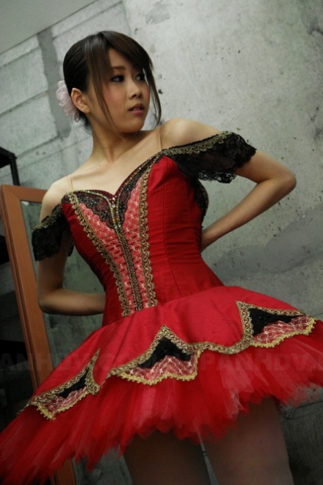 Ririka Suzuki nude actress picture