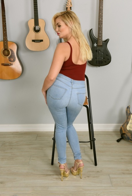 mature jeans sexy naked images