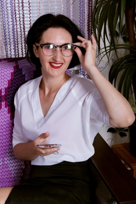 nerdy milf nude pictures