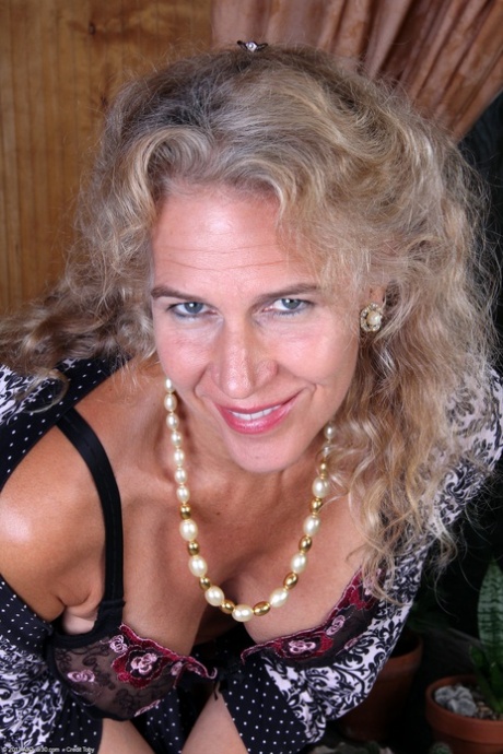 busty granny hot xxx gallery