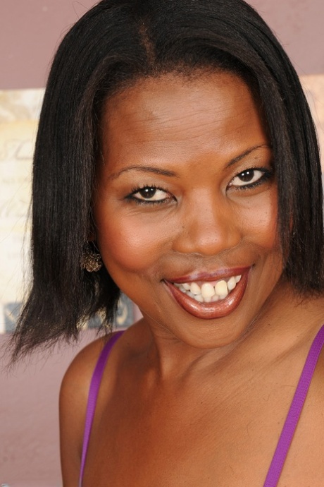 ebony face free nude pic