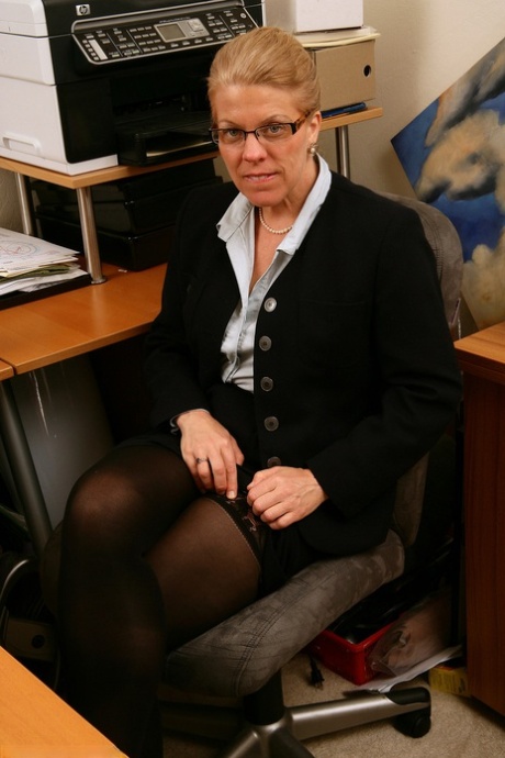 mature glasses free pics