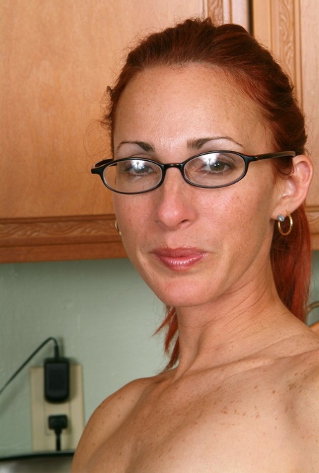 mature glasses porno galleries