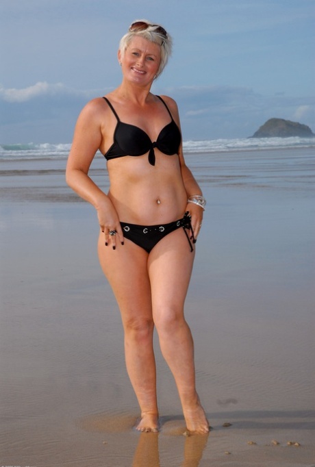 granny bikini art xxx image