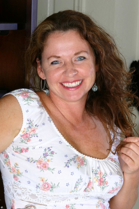 natural mature hd photo
