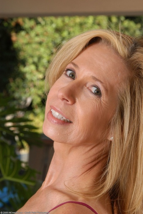 skinny blonde mature art porn galleries