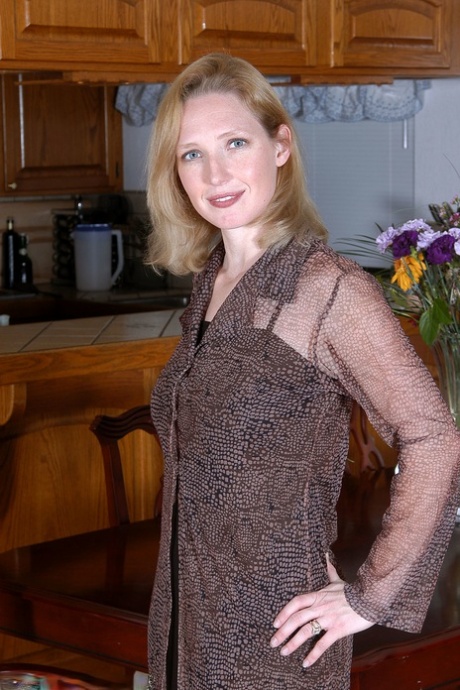 beautiful mature erotic galleries