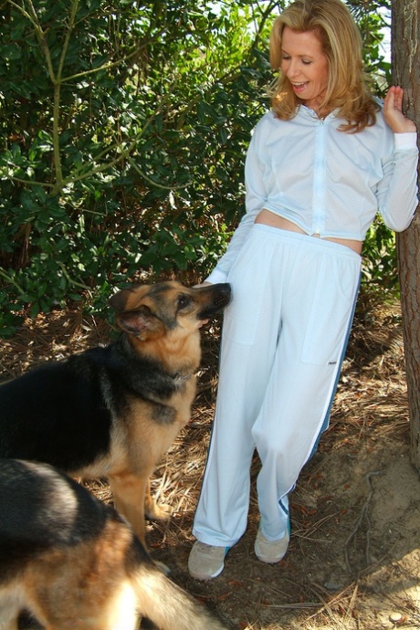 mature outdoor hot xxx img