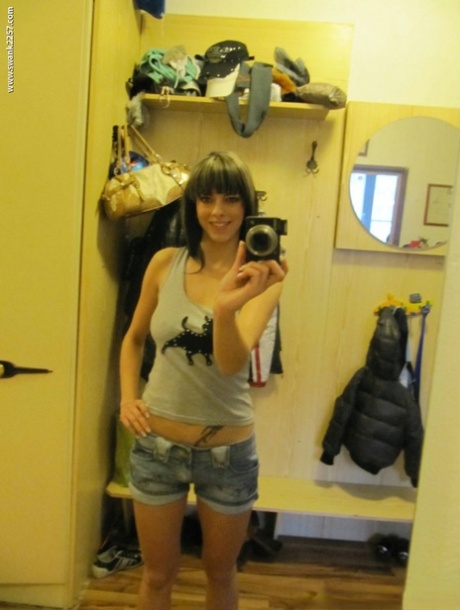 teen mirror hot naked img