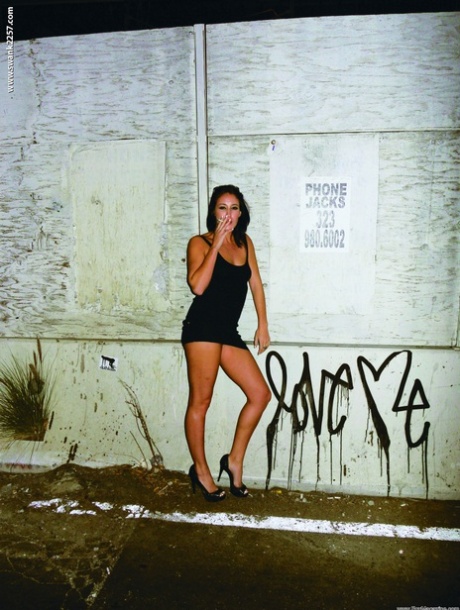 tall brunette free xxx archive