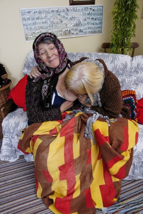 granny lesbian erotic images