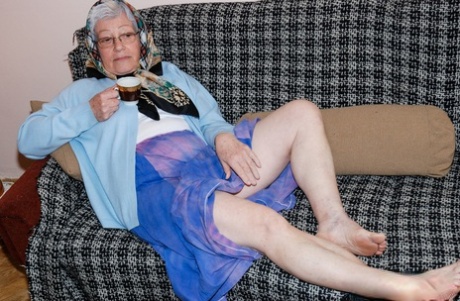 granny feet free naked picture