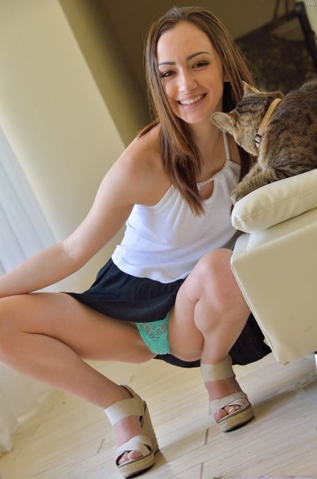 latina upskirt hot sexy photo