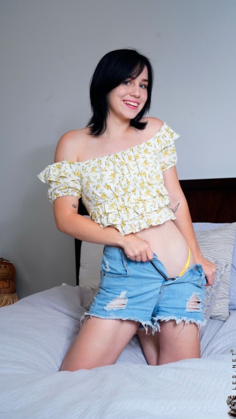 brunette teen pretty images