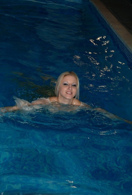 swimming pool free naked img