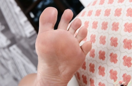 curvy feet free naked images
