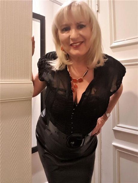 Lorna Blu perfect actress photos