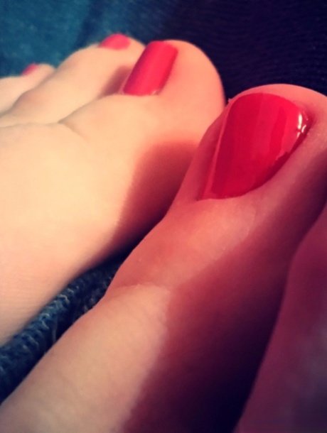 toes hot naked archive