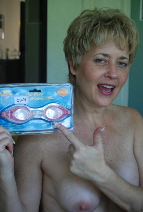 Double Dee pornographic model gallery