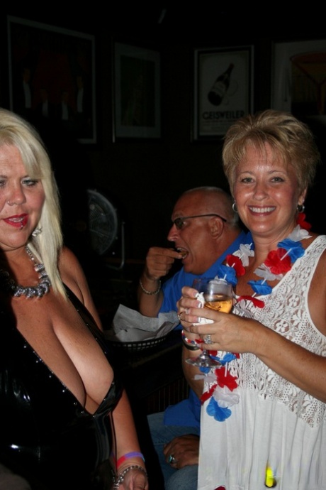 big tits girlfriend sexy pictures