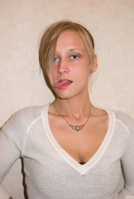 downblouse naked picture