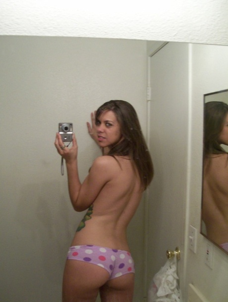 mirror selfie free naked gallery