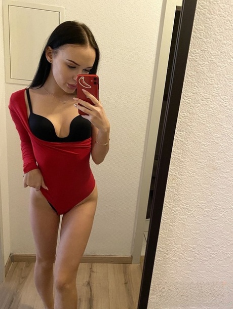 amateur teen selfie free nude photo