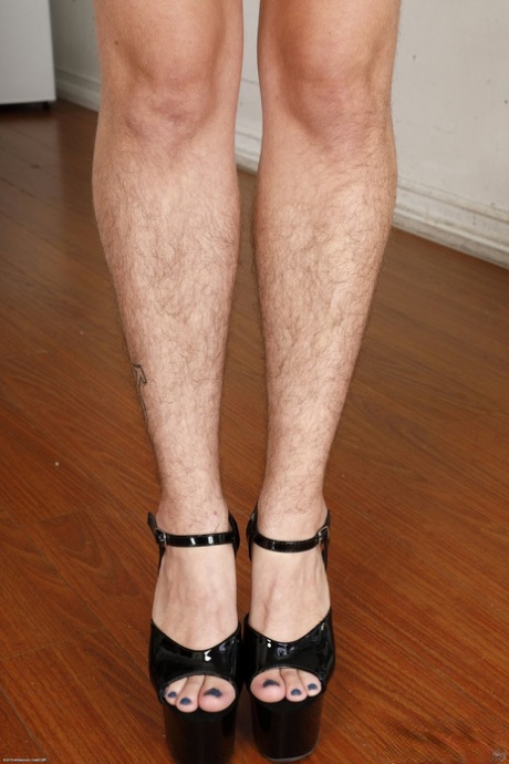 hairy legs porn photos