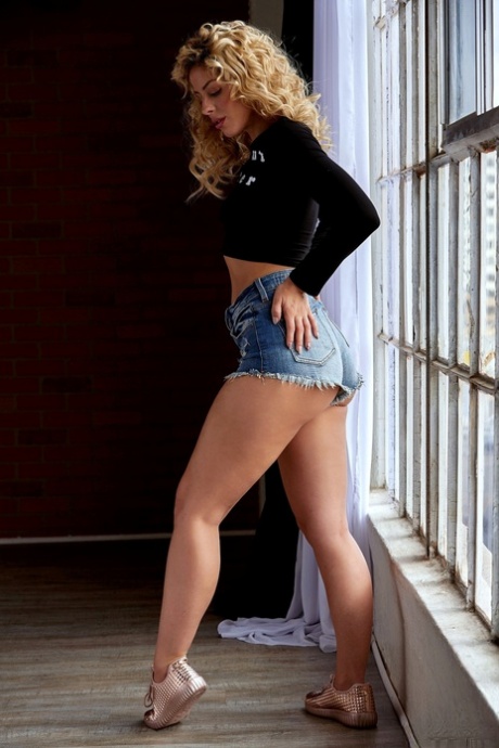 blonde solo sexy xxx image