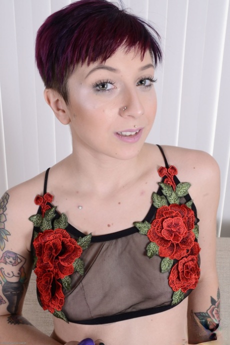tattooed redhead free porn photos