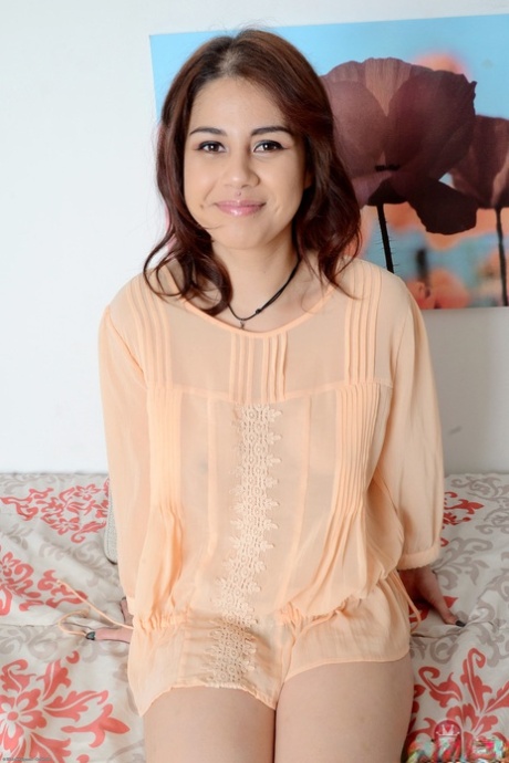 hairy latina pussy hot photos