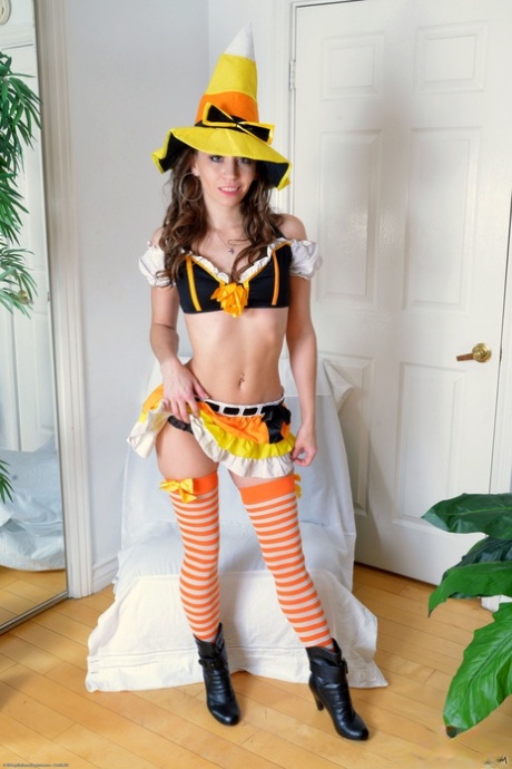 Norah Nova model sexy image