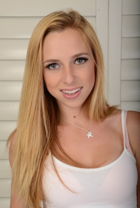 Taylor Whyte beautiful star pics